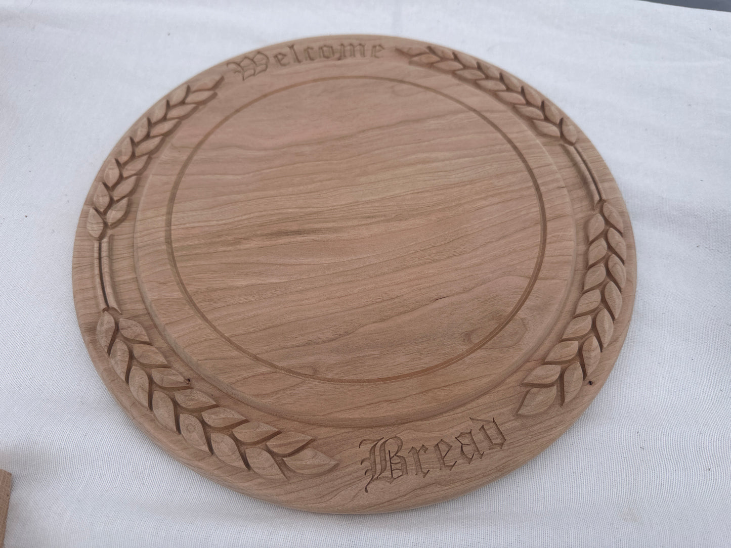 Round breadboard (cherry)